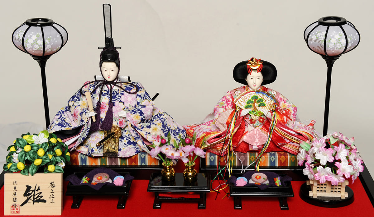 Muñecas del emperador y la emperatriz de Japón del Hinamatsuri