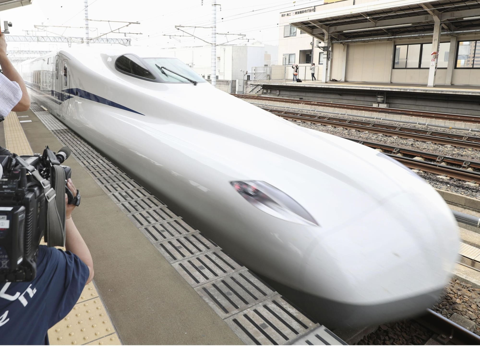 El nuevo tren bala de Japón hace su debut ante la prensa