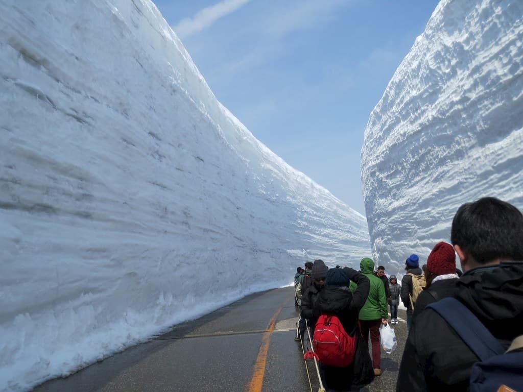 Tateyama la ruta de la nieve vertical